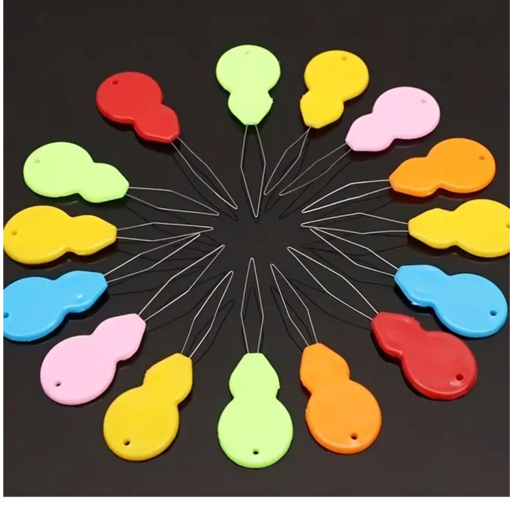 Infila Ago a Medaglione in Plastica Colorata